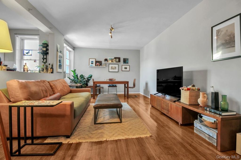 35-40 75th Street 5B, Jackson Heights, NY 11372 — photo 2