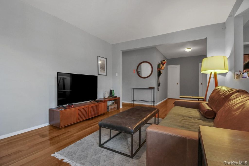 35-40 75th Street 5B, Jackson Heights, NY 11372 — photo 3