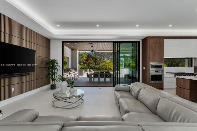 9525 SW 95th Ct, Miami, FL 33176