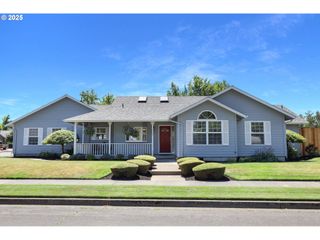 4184 N CLAREY St, Eugene, OR 97402