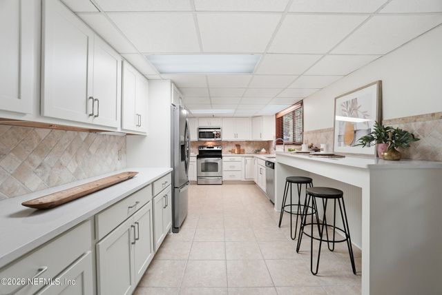 12852 LONGVIEW Drive W, Jacksonville, FL 32223