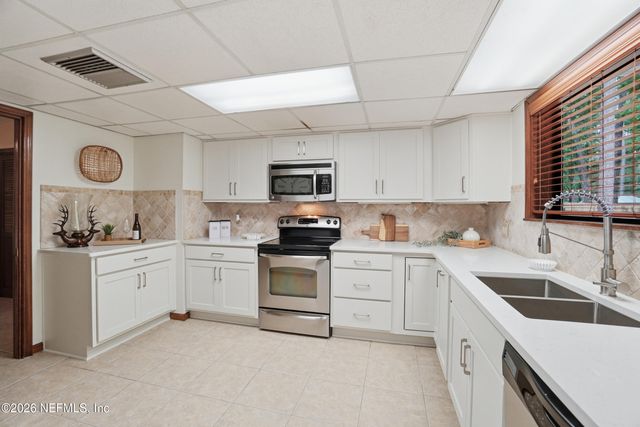 12852 LONGVIEW Drive W, Jacksonville, FL 32223