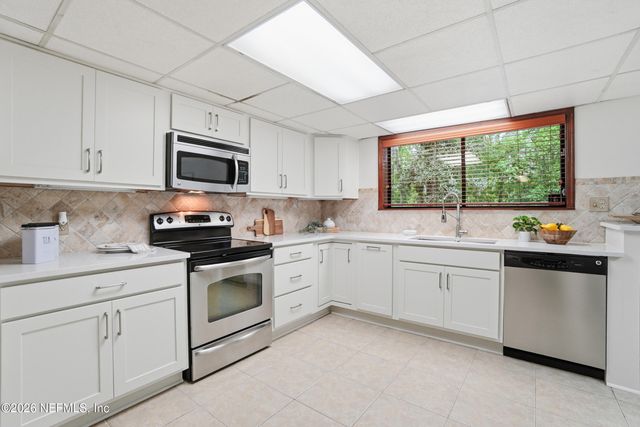 12852 LONGVIEW Drive W, Jacksonville, FL 32223