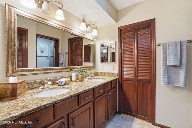 12852 LONGVIEW Drive W, Jacksonville, FL 32223