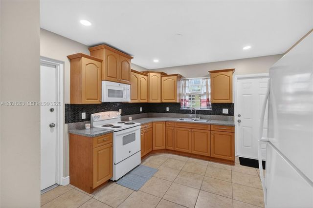 2620 NW 15th St, Fort Lauderdale, FL 33311