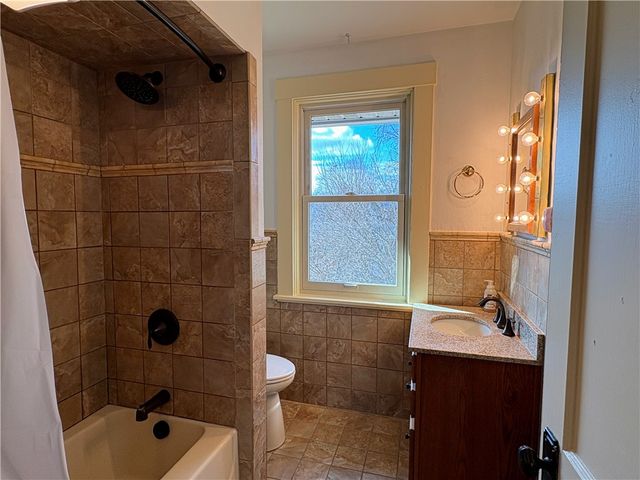 942 Kennebec, Greenfield, PA 15217