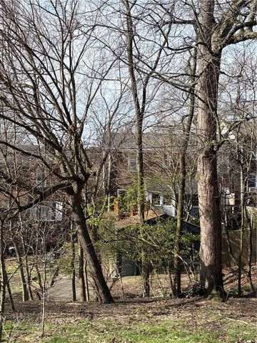 942 Kennebec, Greenfield, PA 15217