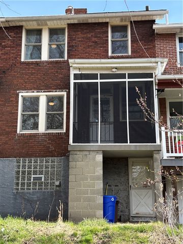 942 Kennebec, Greenfield, PA 15217