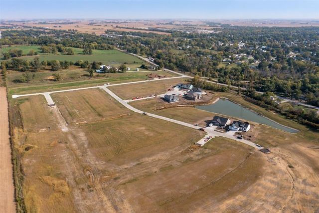 2915 Hawkeye Drive, Robins, IA 52328