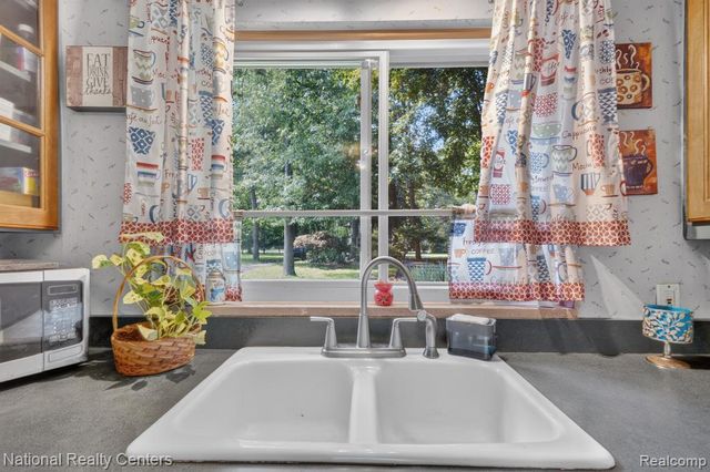 24644 Edgemont Drive, Southfield, MI 48033
