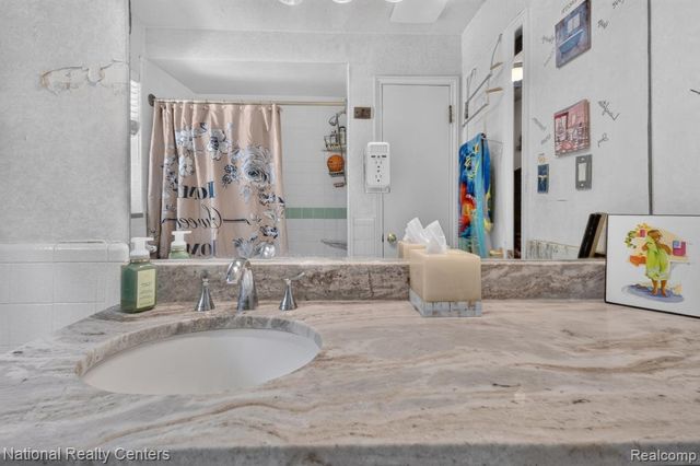 24644 Edgemont Drive, Southfield, MI 48033