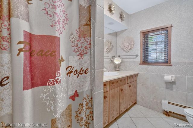 24644 Edgemont Drive, Southfield, MI 48033