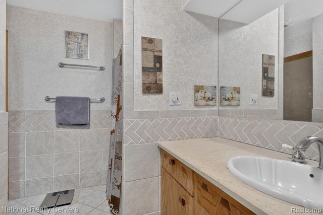 24644 Edgemont Drive, Southfield, MI 48033