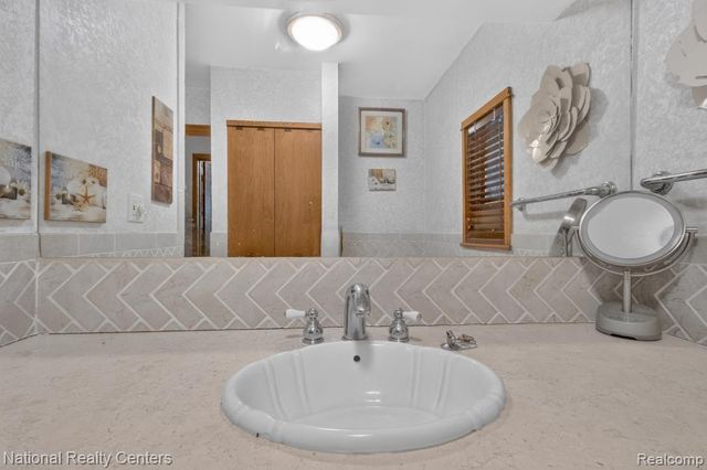 24644 Edgemont Drive, Southfield, MI 48033
