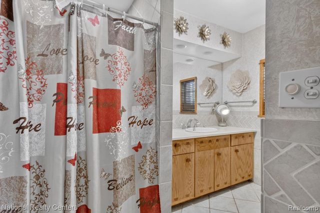24644 Edgemont Drive, Southfield, MI 48033