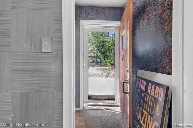 24644 Edgemont Drive, Southfield, MI 48033