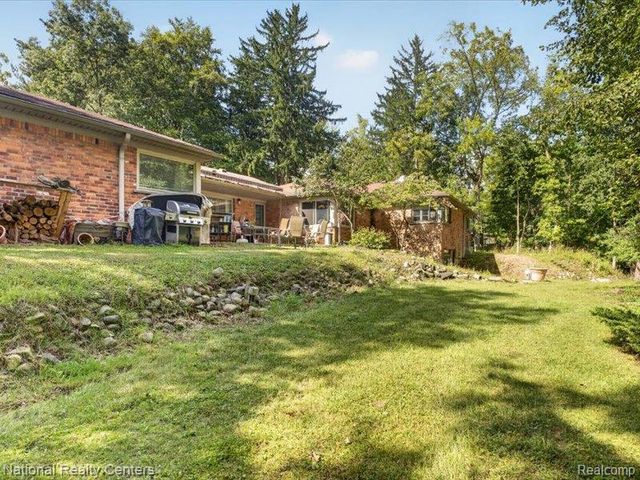 24644 Edgemont Drive, Southfield, MI 48033