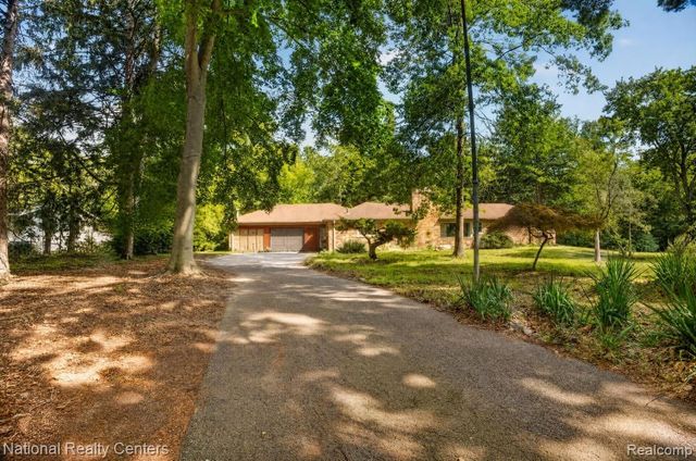 24644 Edgemont Drive, Southfield, MI 48033