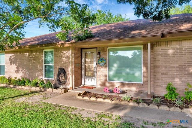 919 Eden Roc Street, Victoria, TX 77904