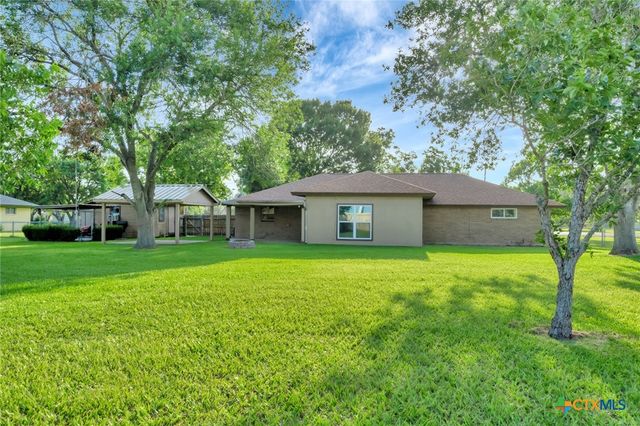 919 Eden Roc Street, Victoria, TX 77904