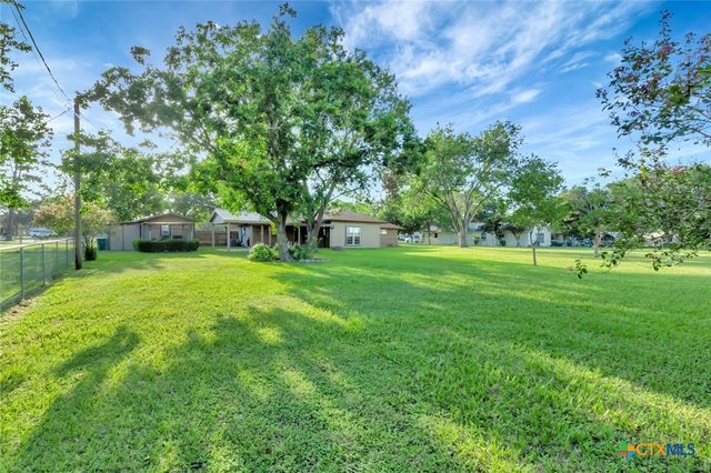 919 Eden Roc Street, Victoria, TX 77904