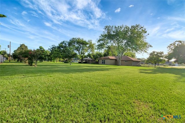 919 Eden Roc Street, Victoria, TX 77904