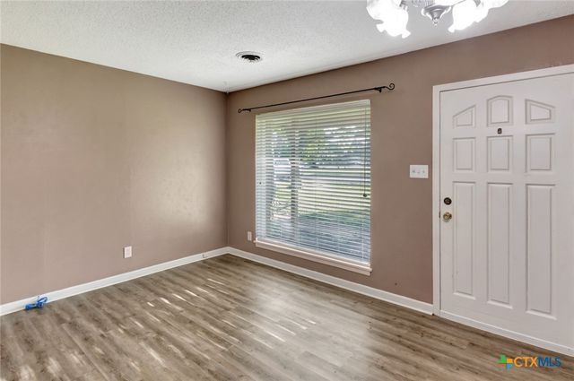 919 Eden Roc Street, Victoria, TX 77904