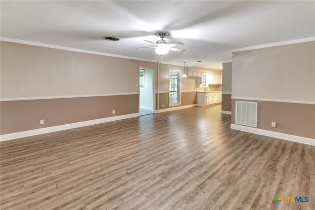 919 Eden Roc Street, Victoria, TX 77904