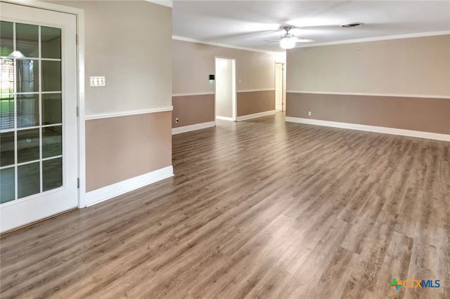 919 Eden Roc Street, Victoria, TX 77904