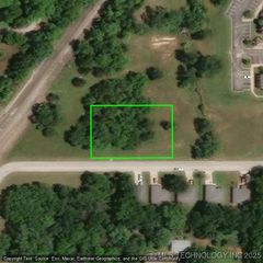 905 11th NE, Ardmore, OK 73401
