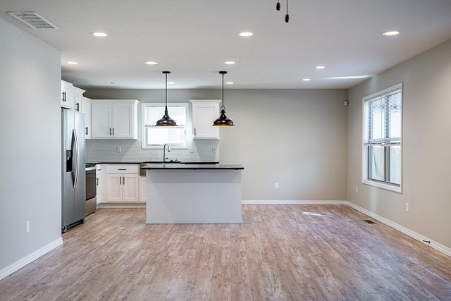 2620 N Prospect Avenue, Springfield, MO 65803