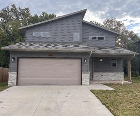 2620 N Prospect Avenue, Springfield, MO 65803