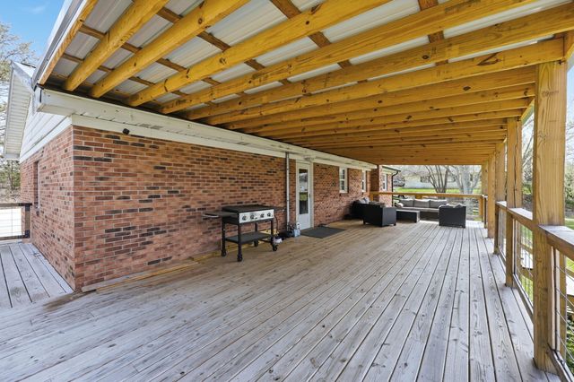 2245 Dug Hill Road, Irvine, KY 40336