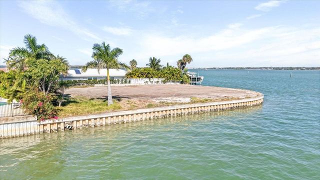 745 126TH AVENUE, Treasure Island, FL 33706