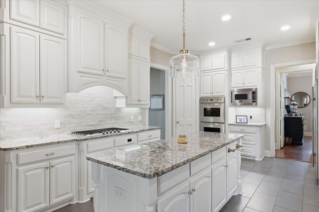1137 King Mark Drive, Lewisville, TX 75056
