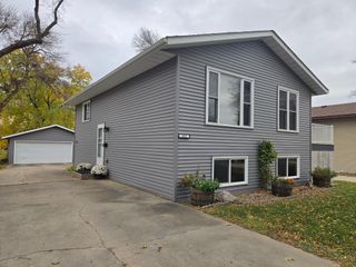 215 Manila Street NE, Willmar, MN 56201