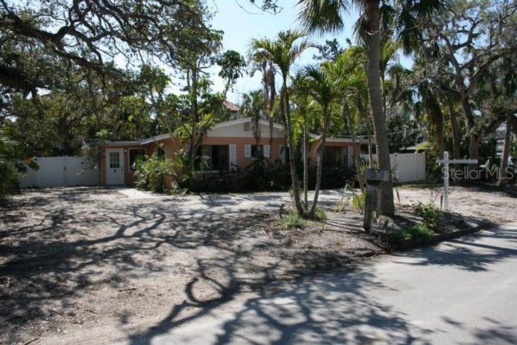 144 GARDEN LANE, Sarasota, FL 34242