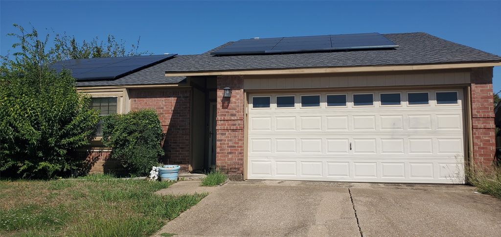 707 W Embercrest, Arlington, TX 76017 — exterior