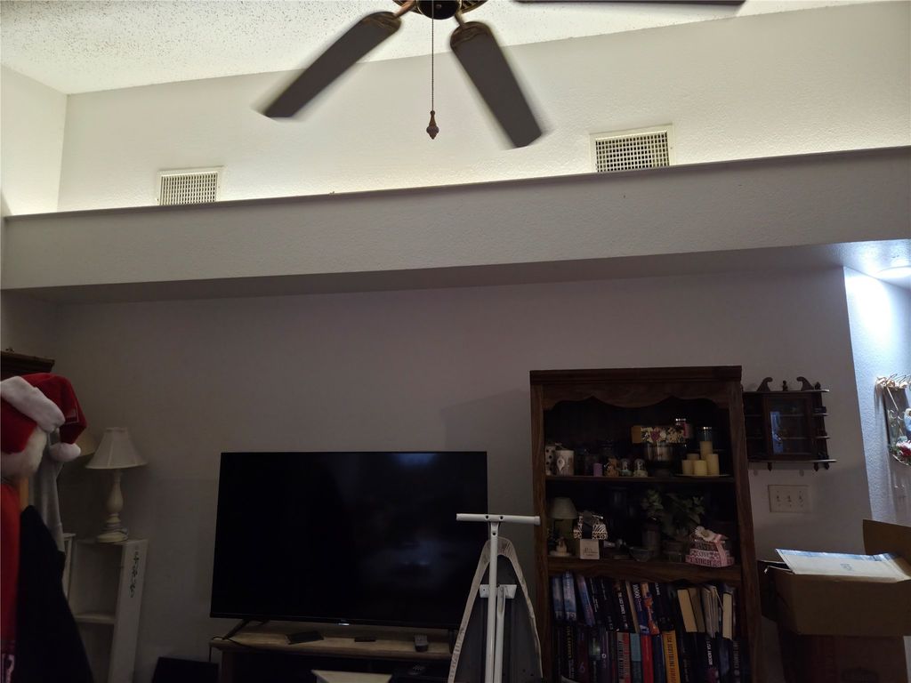 707 W Embercrest, Arlington, TX 76017 — photo 5