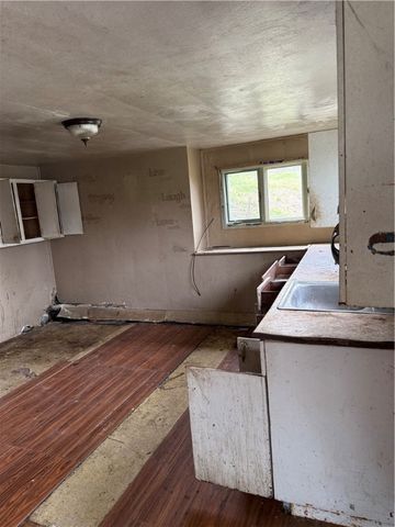 704 Madison Ave, Sewickley Twp, PA 15637