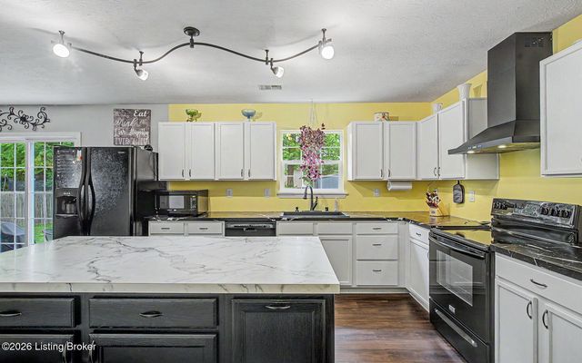 10514 Harrogate Ct, Louisville, KY 40229