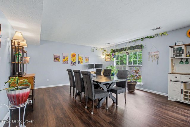 10514 Harrogate Ct, Louisville, KY 40229