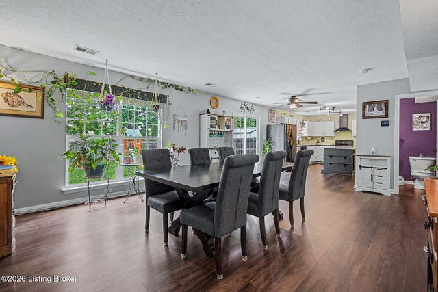 10514 Harrogate Ct, Louisville, KY 40229