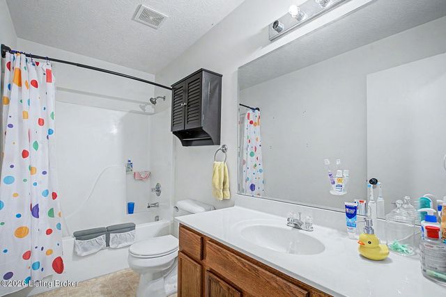 10514 Harrogate Ct, Louisville, KY 40229