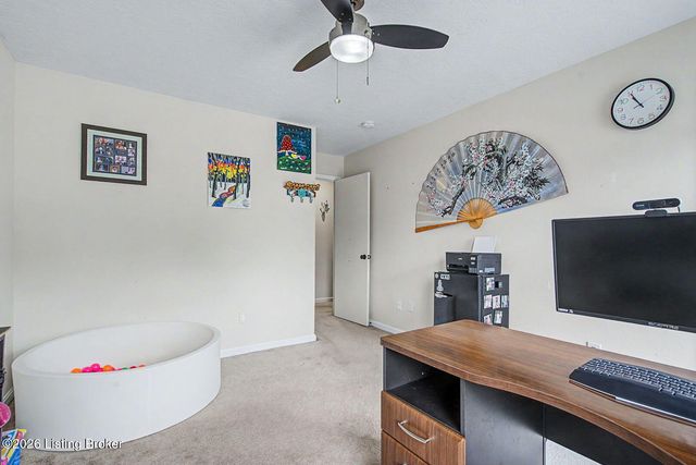 10514 Harrogate Ct, Louisville, KY 40229