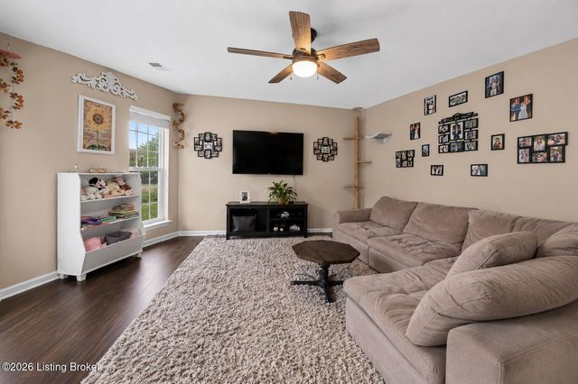 10514 Harrogate Ct, Louisville, KY 40229