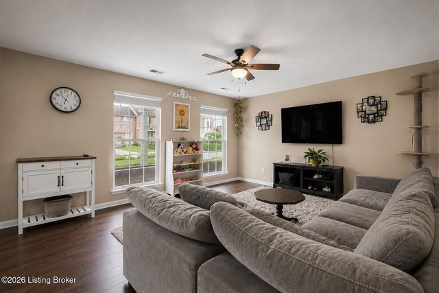 10514 Harrogate Ct, Louisville, KY 40229