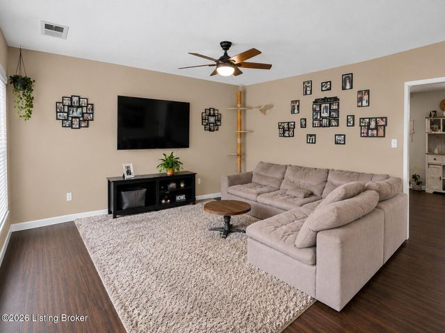 10514 Harrogate Ct, Louisville, KY 40229