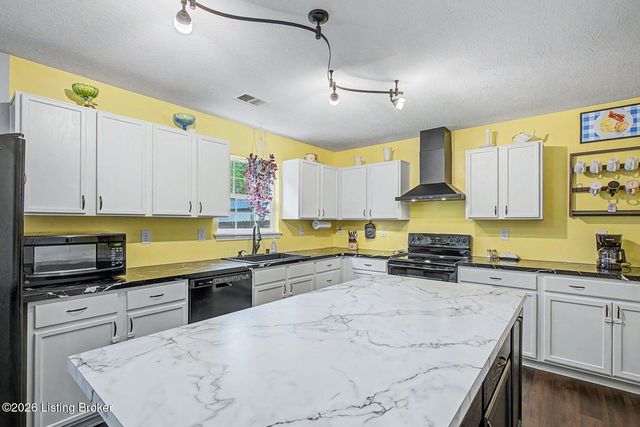 10514 Harrogate Ct, Louisville, KY 40229