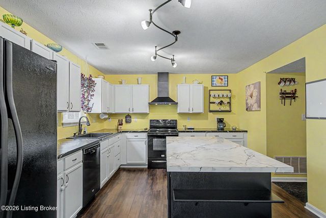 10514 Harrogate Ct, Louisville, KY 40229